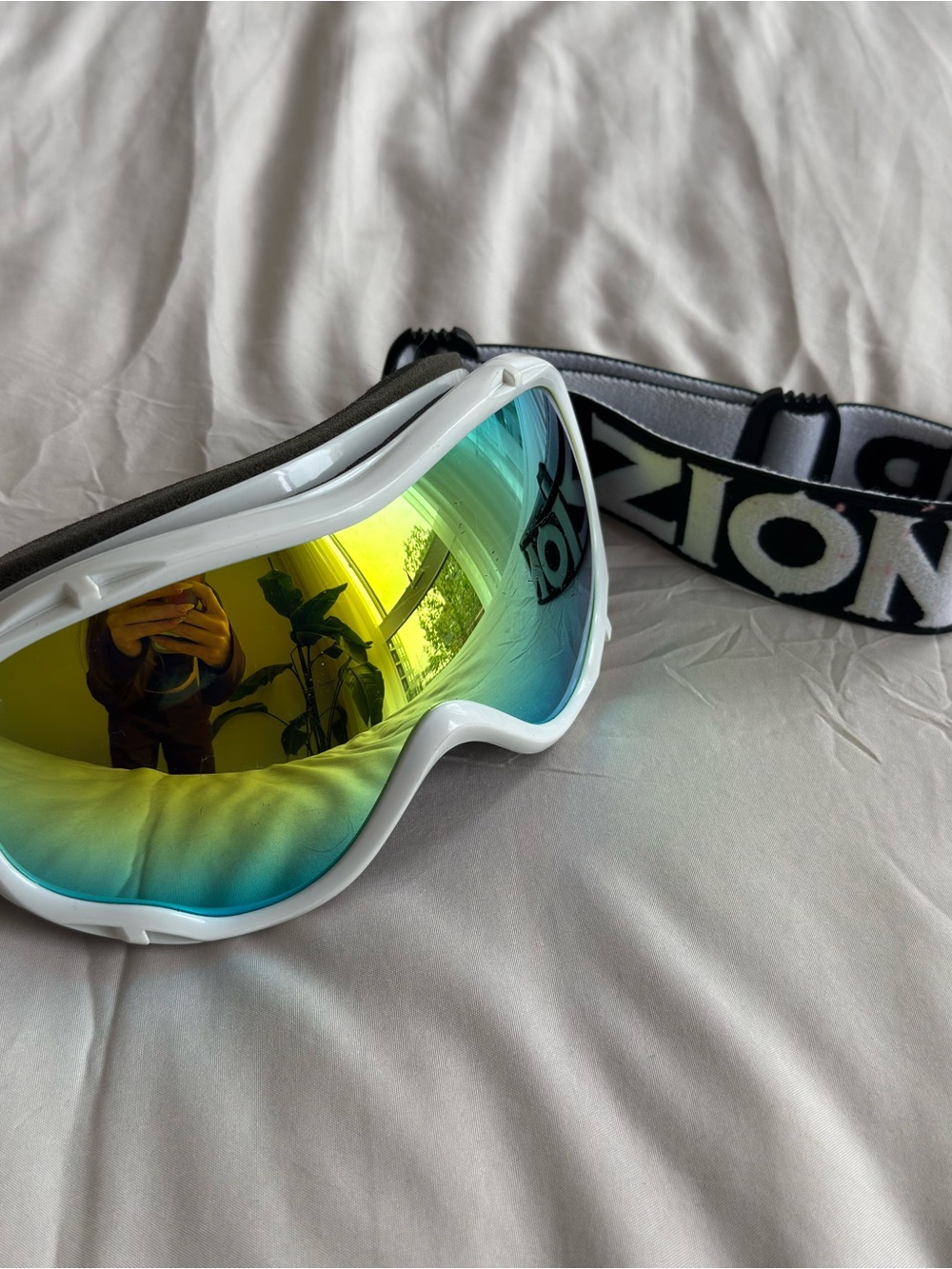 Zionor White VR/AR Protective Goggle with Mirrored Lens